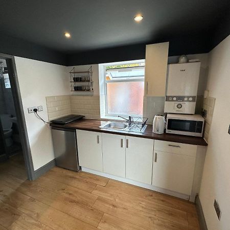 Brand New Large Studio Flat! Sutton  Exterior photo
